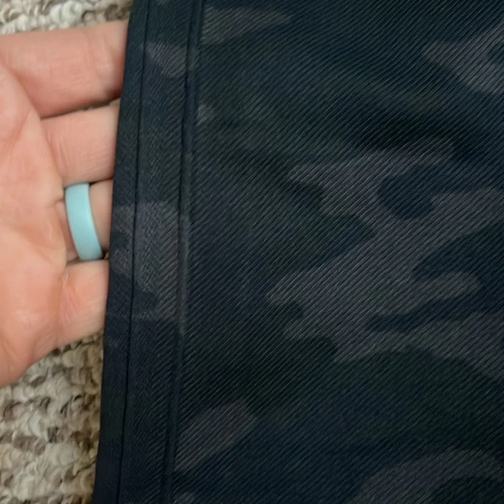 Spanx// Look at me now leggings black and gray camo size small
